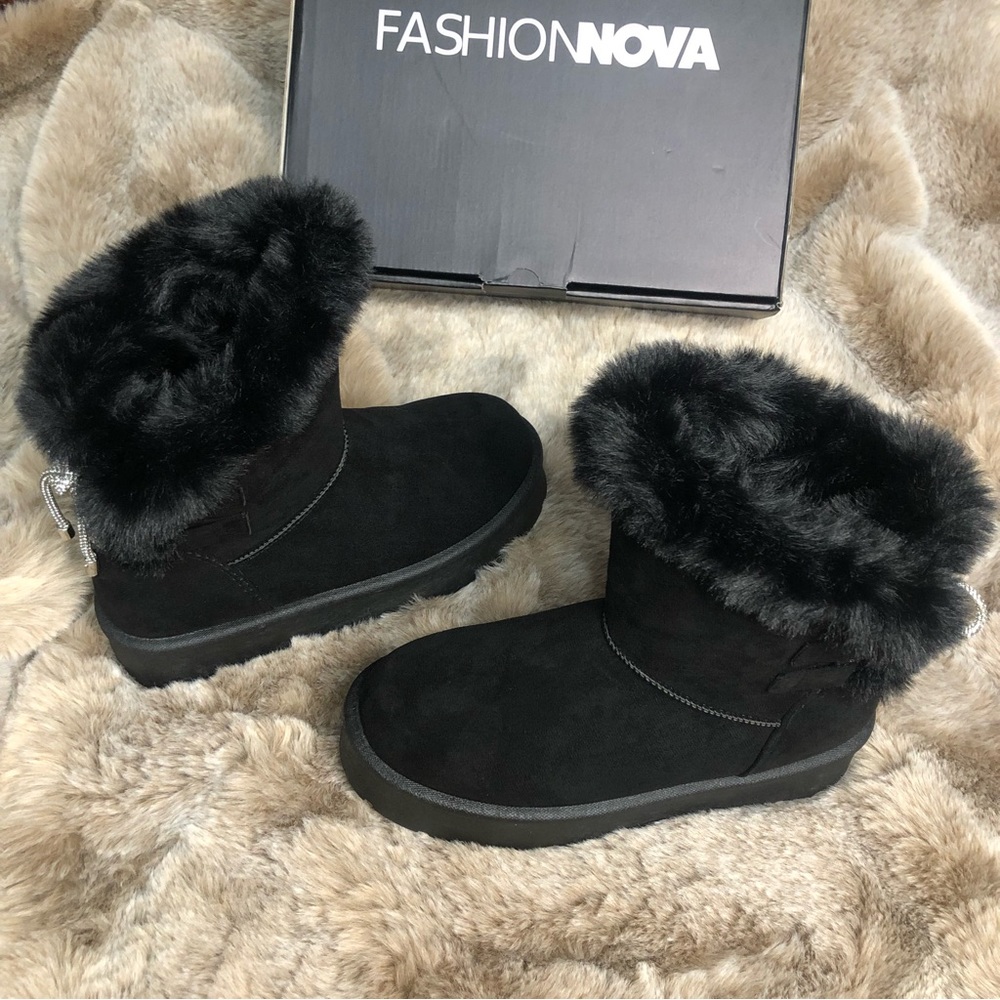 Fashion Nova Early Morning Black Faux Fur Platform Booties NWT - Picture 6 of 13